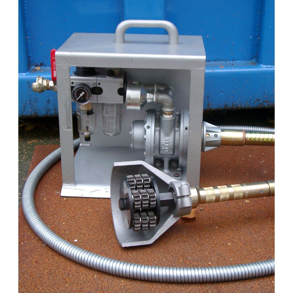 Rust removing and cleaning machine