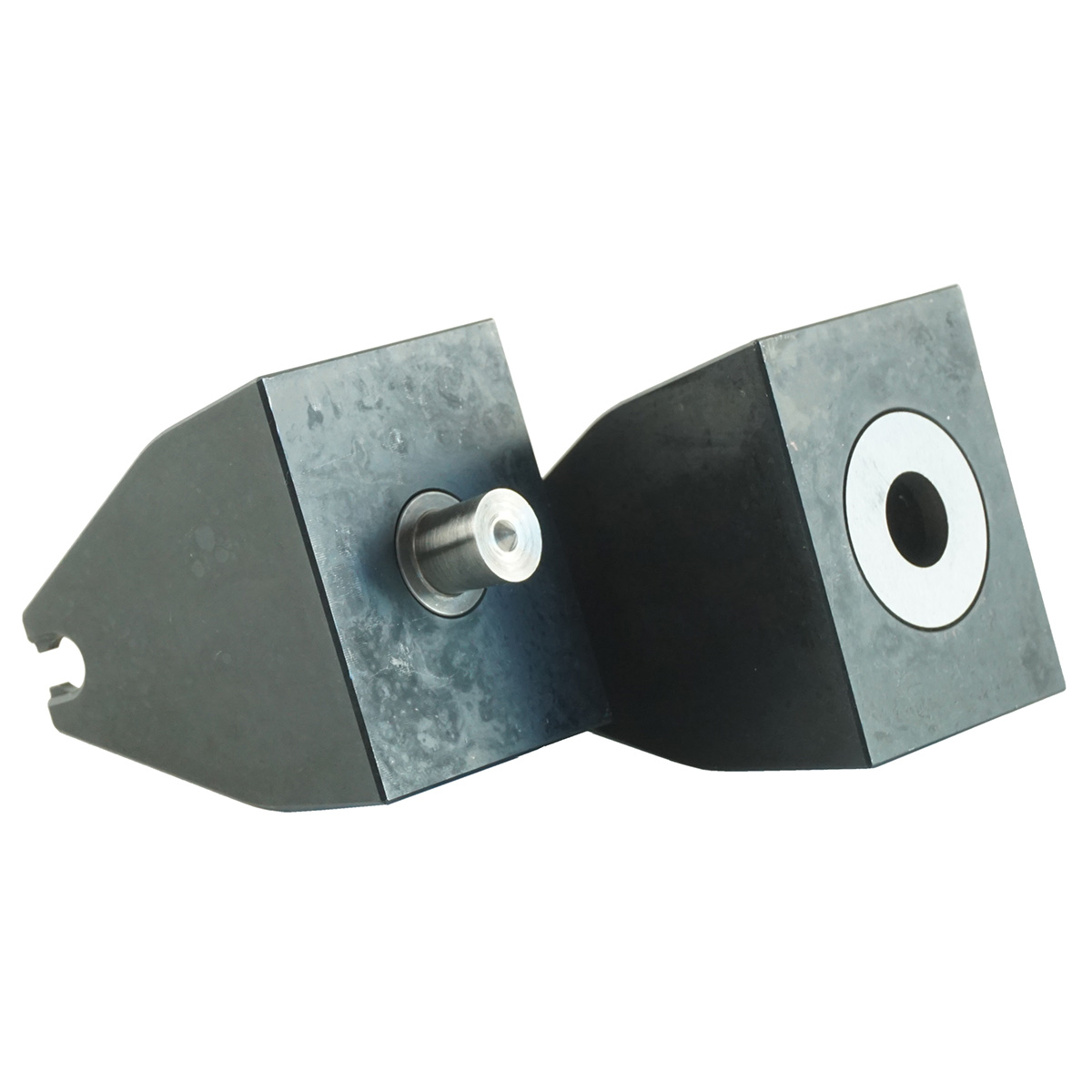 79500205 LSA15 Lochstanzadapter FF05 LSA15 Lochstanzadapter mit eingelegtem Stempel und Matrize